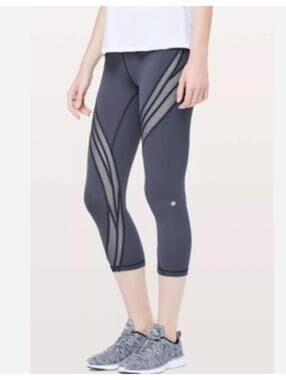 Lululemon never Still crop pant cadet blue mesh size 6 great condition